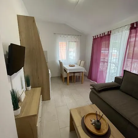 Apartment Lela *
