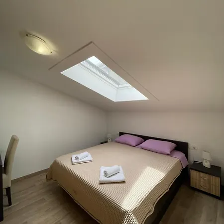 Lela Apartment *
