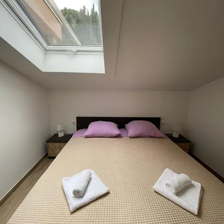 Lela Apartment *