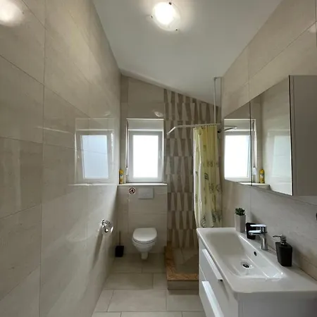 Lela Apartment *
